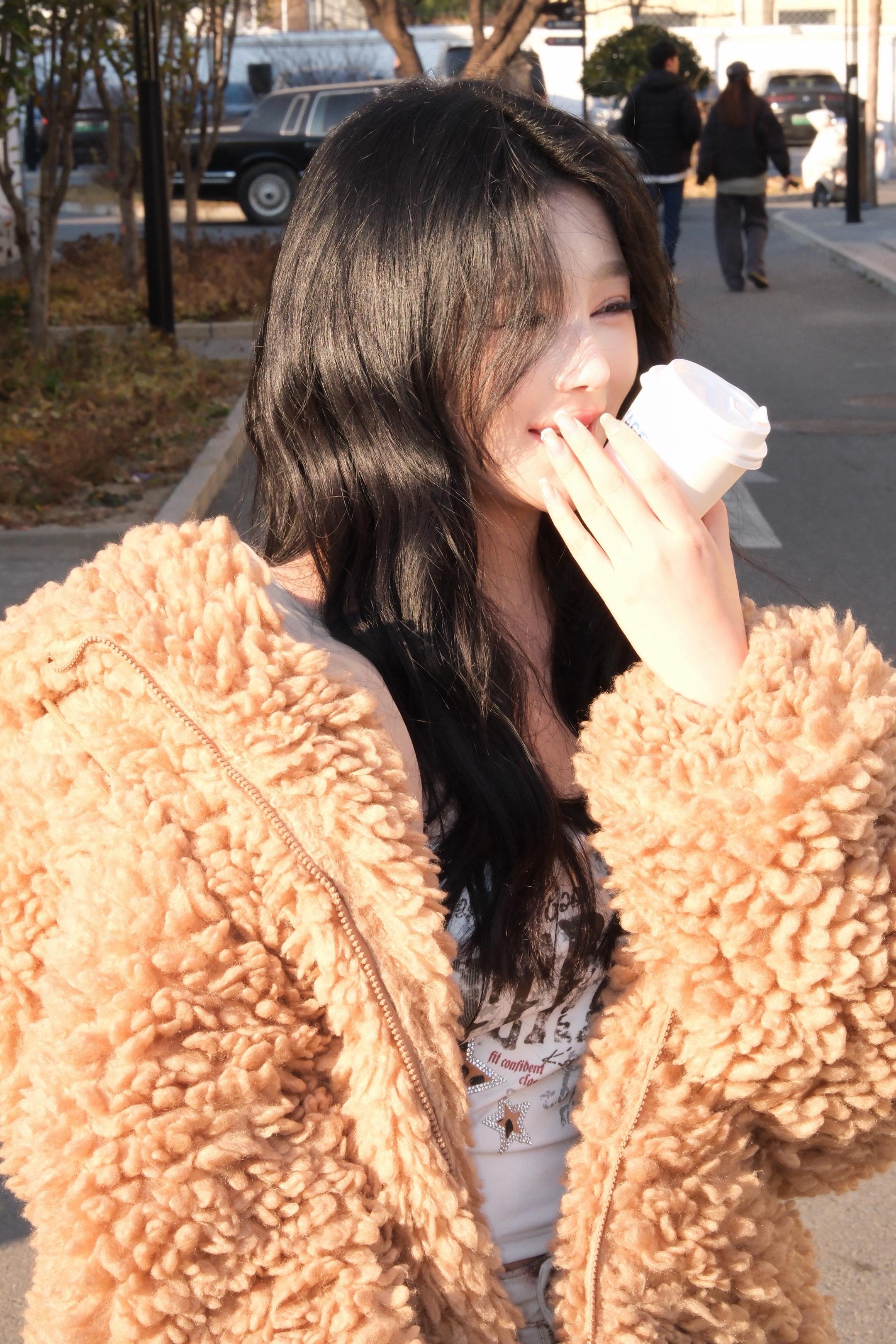 站姐出神图📷。