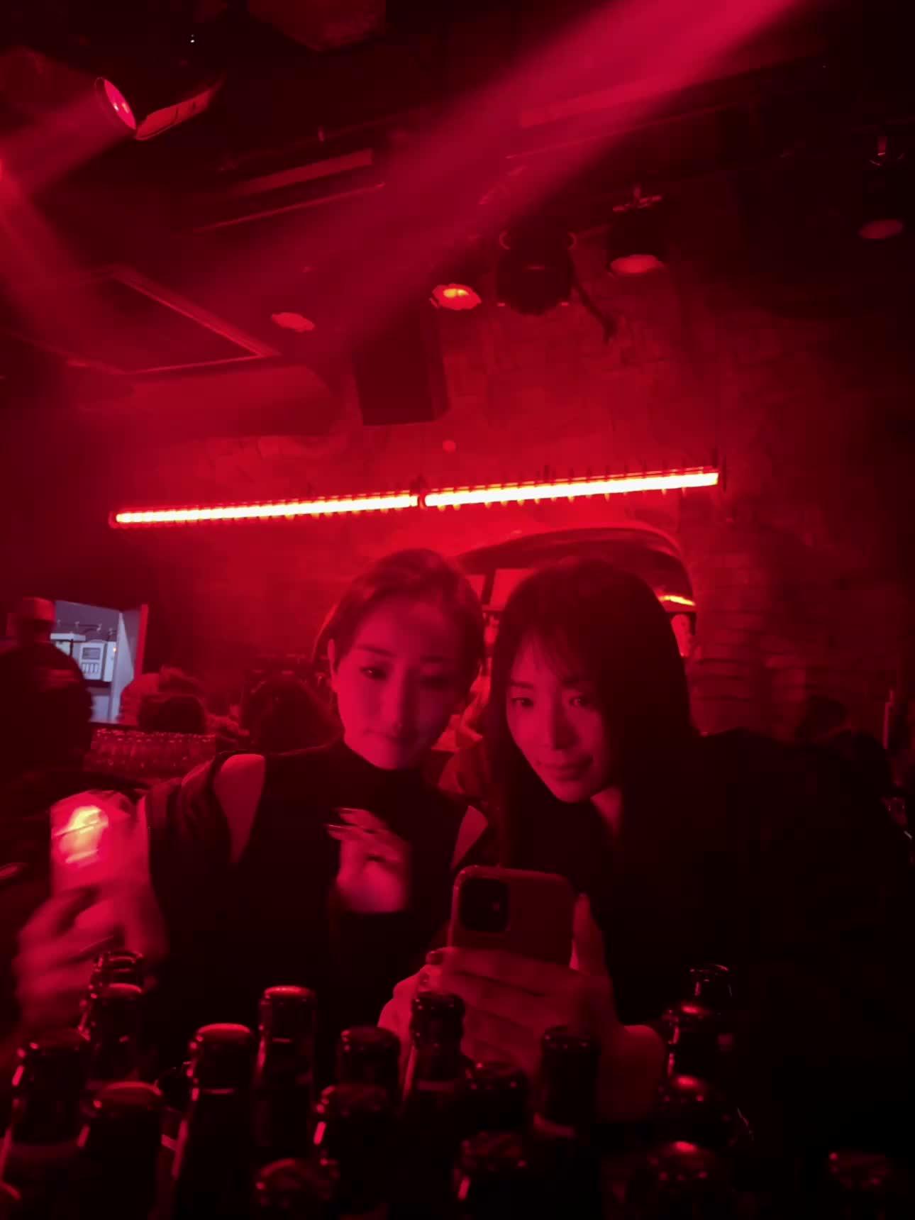 谁不喜欢漂亮的比如我只想把她占为己有