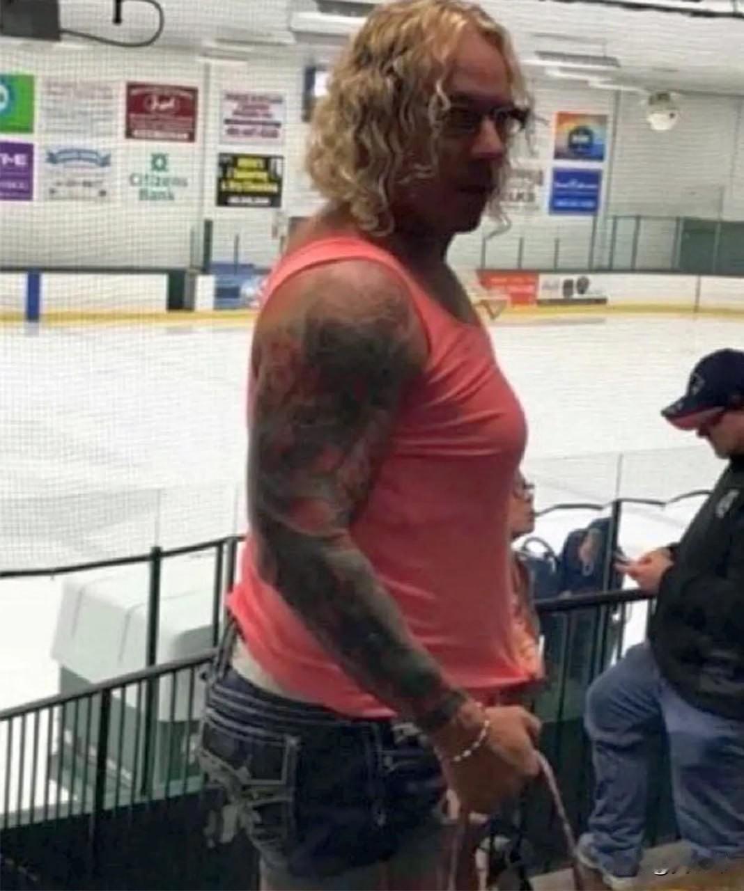 美国罗得岛州枪击案枪手属于LGBTQ+群体
 
据《纽约邮报》报道，这名56岁男