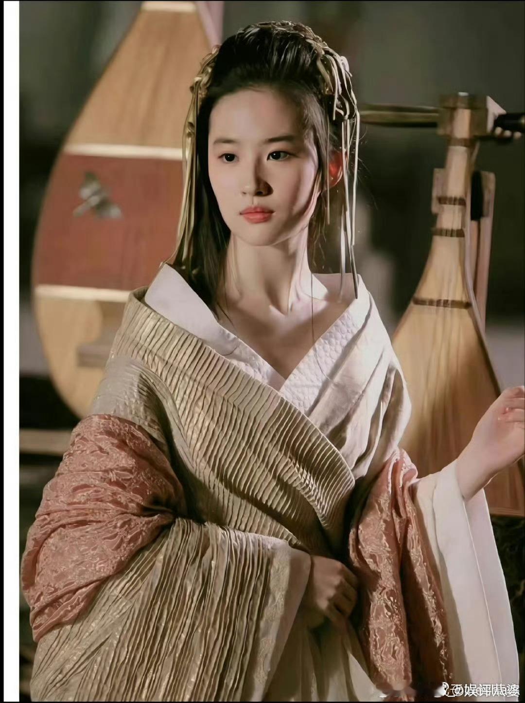 刘亦菲版虞姬美出天际😍 宛如从汉代画像砖中袅袅婷婷走来的佳人，既有女子的柔美婉