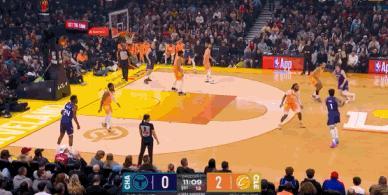 三球这投篮姿势是真难看……怎么看也觉得别扭啊？
一个非常规的投篮动作被他愣是当成