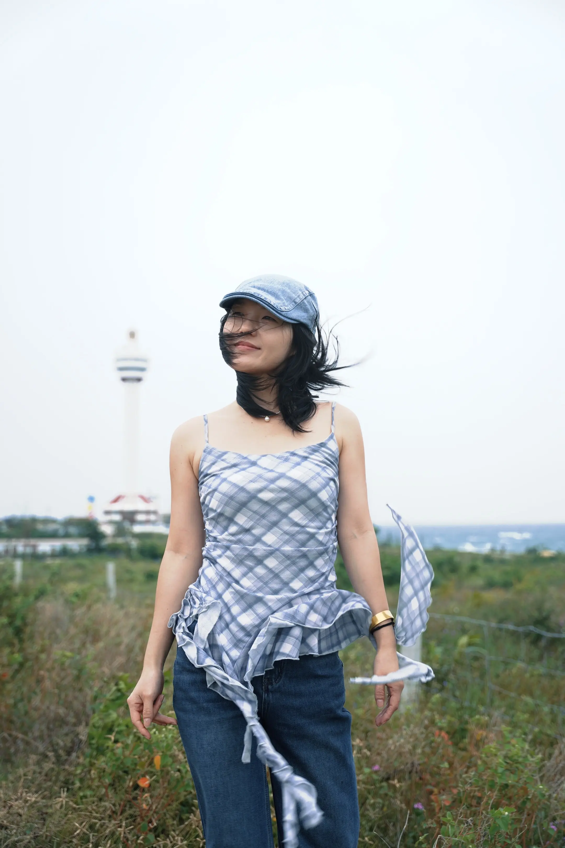 后来才发现，听一千遍搁浅不能释怀，听一千遍反方向的钟也回不到过去。