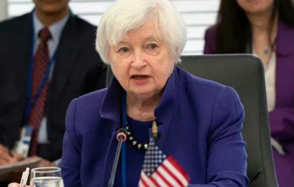 简直是赤裸裸的威胁！美国财长耶伦公开表态，美国虽然不寻求与中国在经济方面脱钩，但