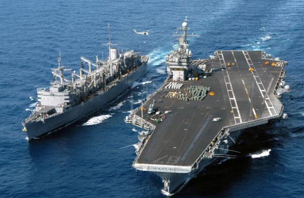 任何一艘美航母上，都要带足大量女兵？她们在航母上有什么作用？

在美国的每艘航空