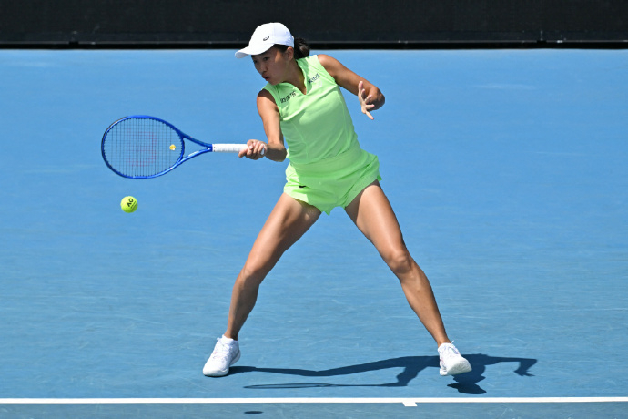 张帅止步澳网女单首轮在刚刚结束的2026澳网女单首轮中，以1-2（3-6/6-2