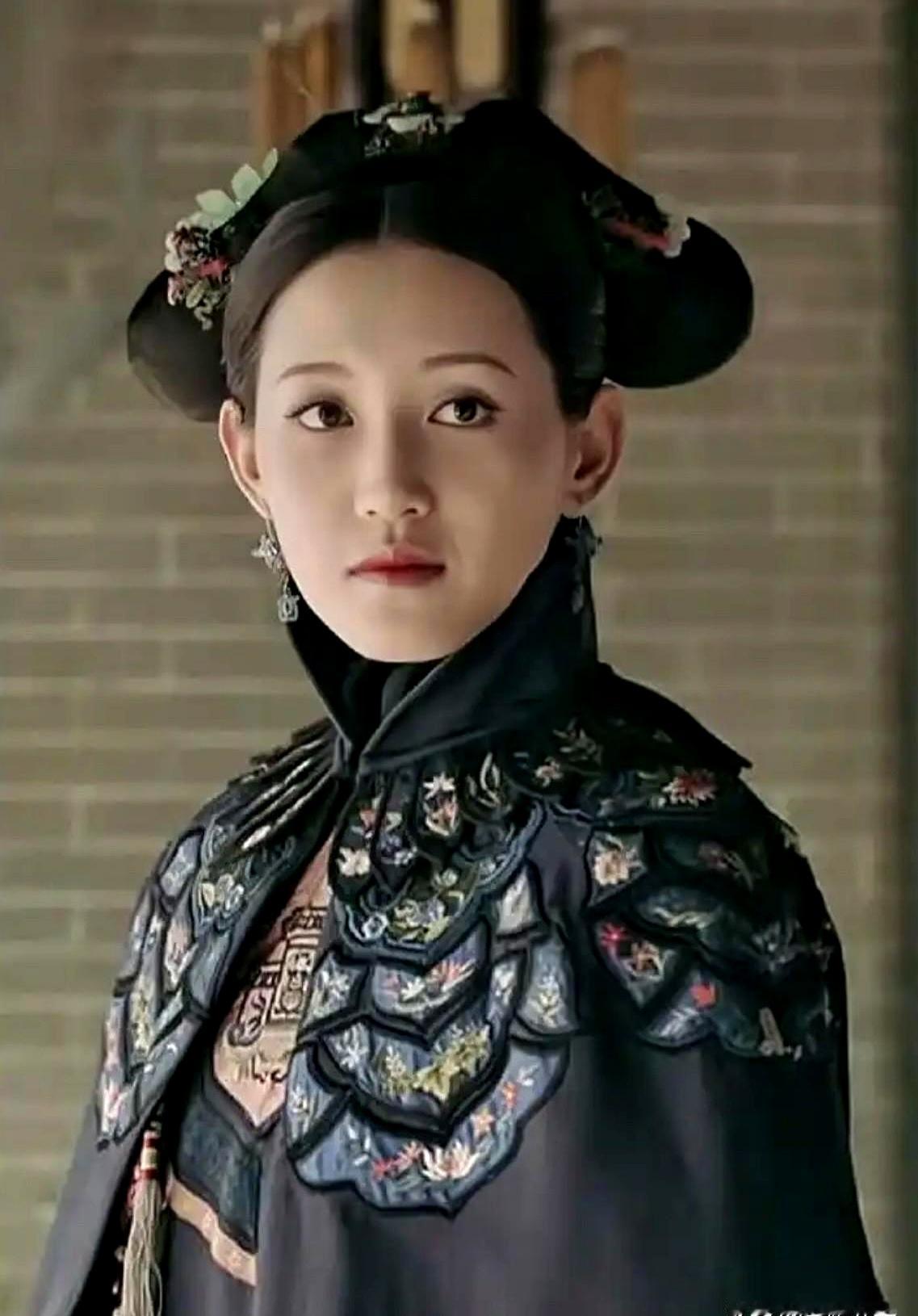都骂尔晴忘恩负义，可真代入她的处境，估计你比她疯得还早！
人家好歹是尚书府千金，