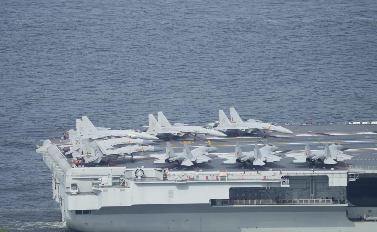 6月23日，据央视军事网站报道，运油一20A同角度为歼一15舰载机和歼一15T舰
