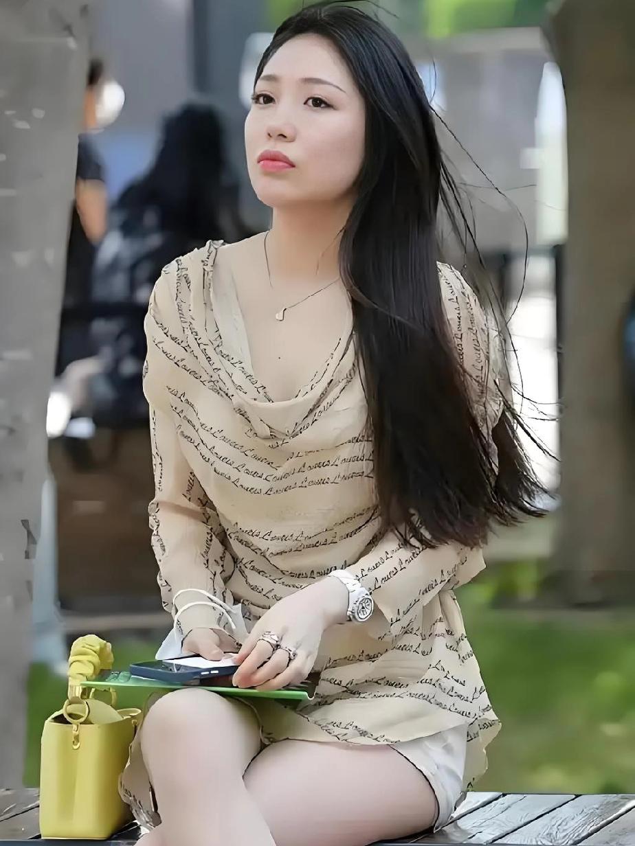 好端端的婚姻不珍惜！硬是纵容自己女儿离婚，结果一一

话说邻居女儿小甜，长得貌美
