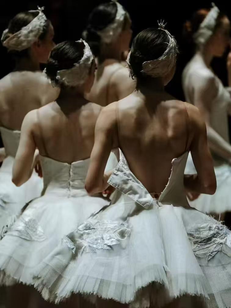 爱是什么
表面上爱的是别人
其实每个人爱的都是自己
因为你的爱是自己的需求[玫瑰