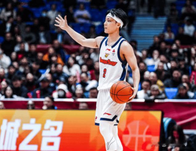 徐杰带队三连胜，17+9打出赛季最佳一战



徐杰带领广东男篮取得三连胜，三场