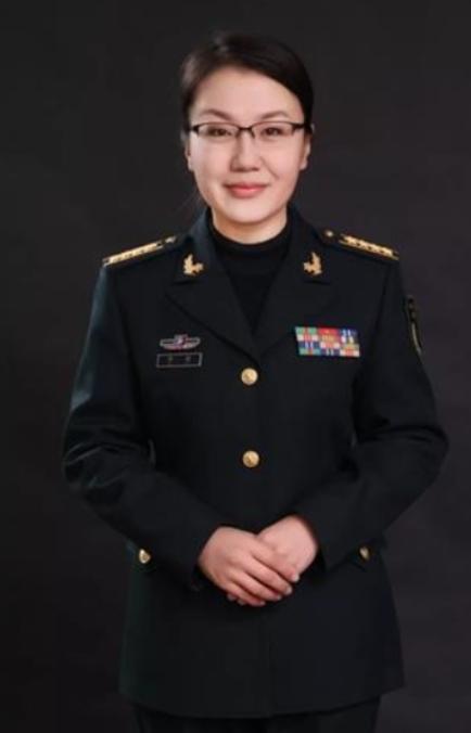 我国顶级军事专家李莉，不靠炒作不造神，才是中国真正的国防底气

她并非天生自带光