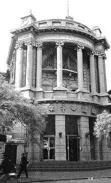 已拆掉的北京老剧场
- 开明戏院（民主剧场/珠市口影院）：2000年拆，西式圆弧