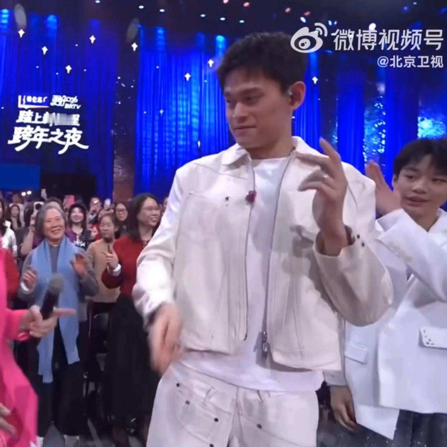 18.0 『9219』就这个手足无措＋手舞足蹈🤣别让三旬老汉做这些！北京卫视跨