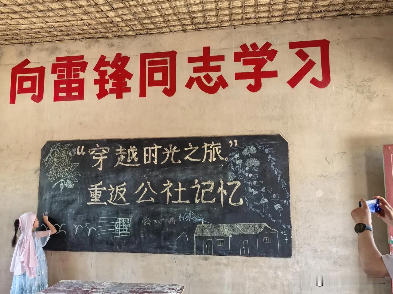昨天坐上观光车，进入野河山风景区，车子一路盘山，开到了野河人民公社旧址，这里保留