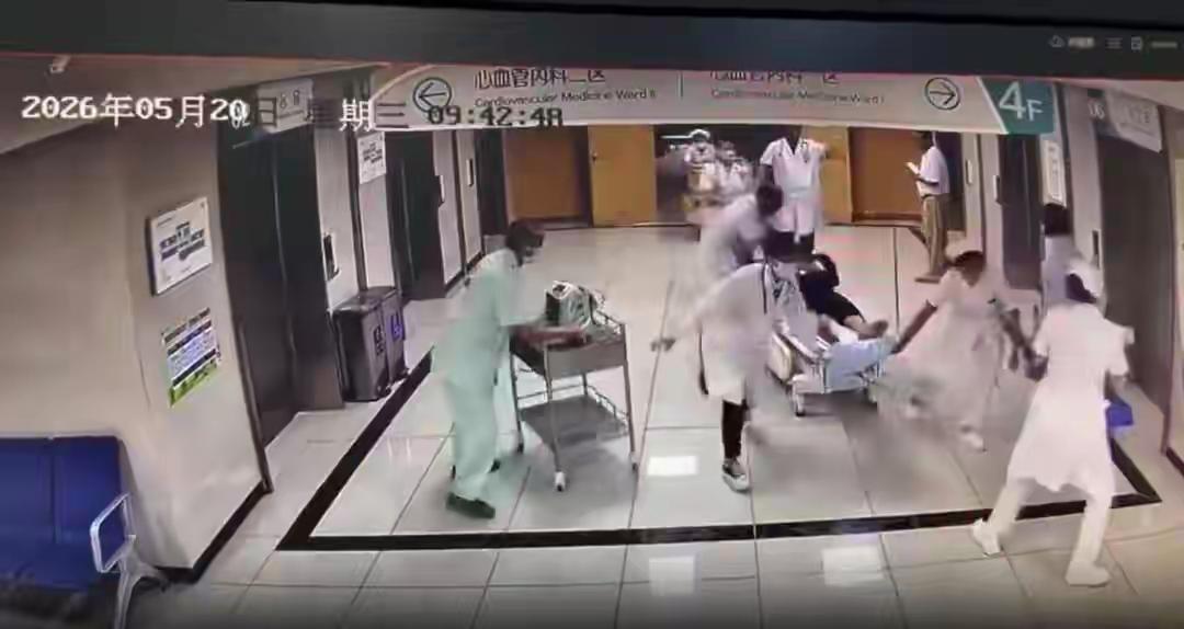 陪妻子去医院看病，结果自己反倒被推进抢救。东莞虎门一位张先生，当天只是陪着妻子去