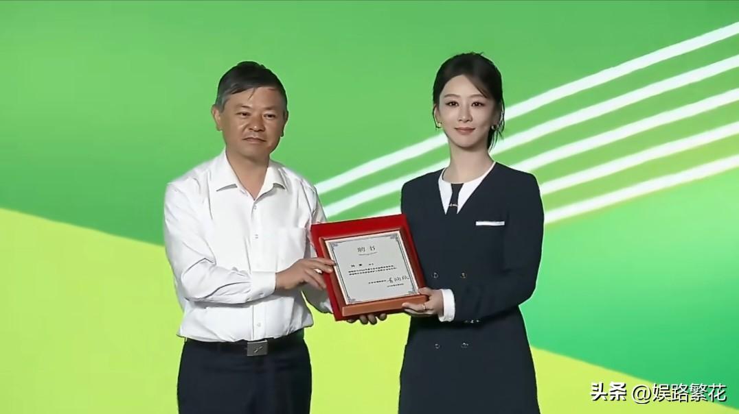 杨紫郭晶晶冲上热搜！

6月5日，杨紫和郭晶晶一同冲上热搜，只因为俩人同时受聘为