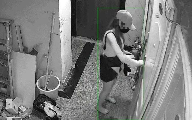 科士达 一觉醒来，男子崩溃：40万买的劳力士咋成这样了？