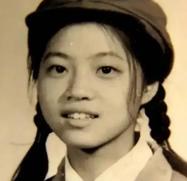 1968年，21岁青岛女知青不顾众人反对，嫁给40多岁农民，洞房之夜，新娘满脸娇