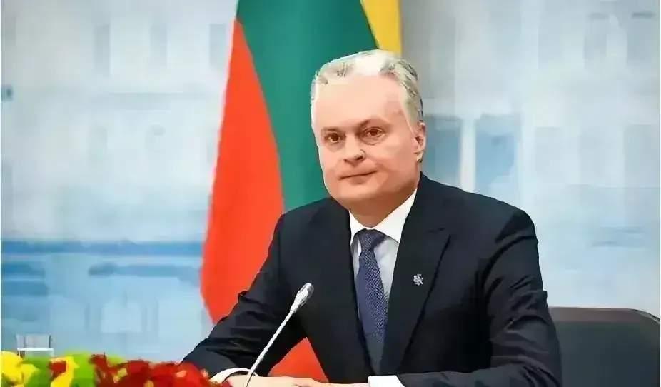 立陶宛扛不住了，立陶宛总统瑙塞达称，立方希望将与中国的外交关系恢复至正常水平，并