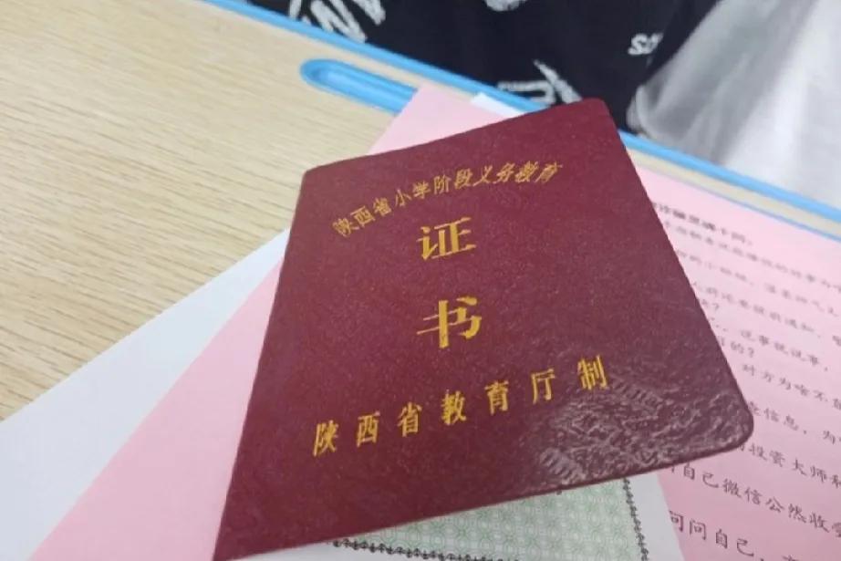 老师们应该醒醒了，职称已经无法衡量教学水平了，有的人8年还评不上中级，与其内卷争