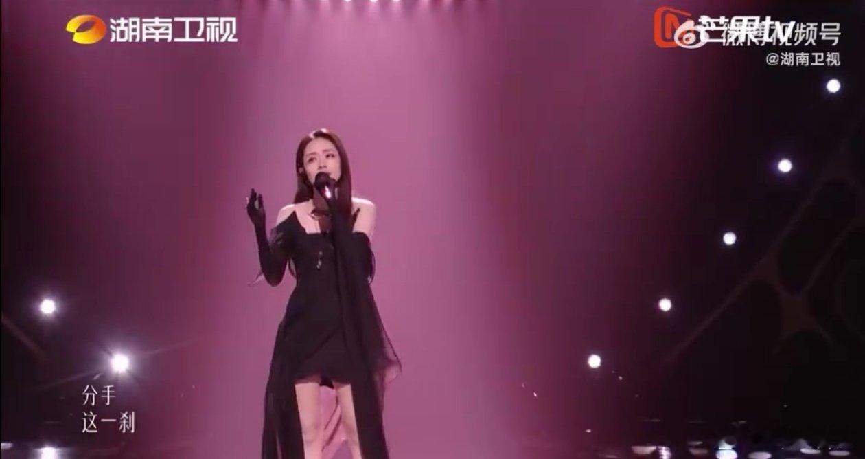 歌手舞台治愈人心，刘惜君在此拥有十足安全感，专注音乐，将细腻情绪融进歌声之中刘惜