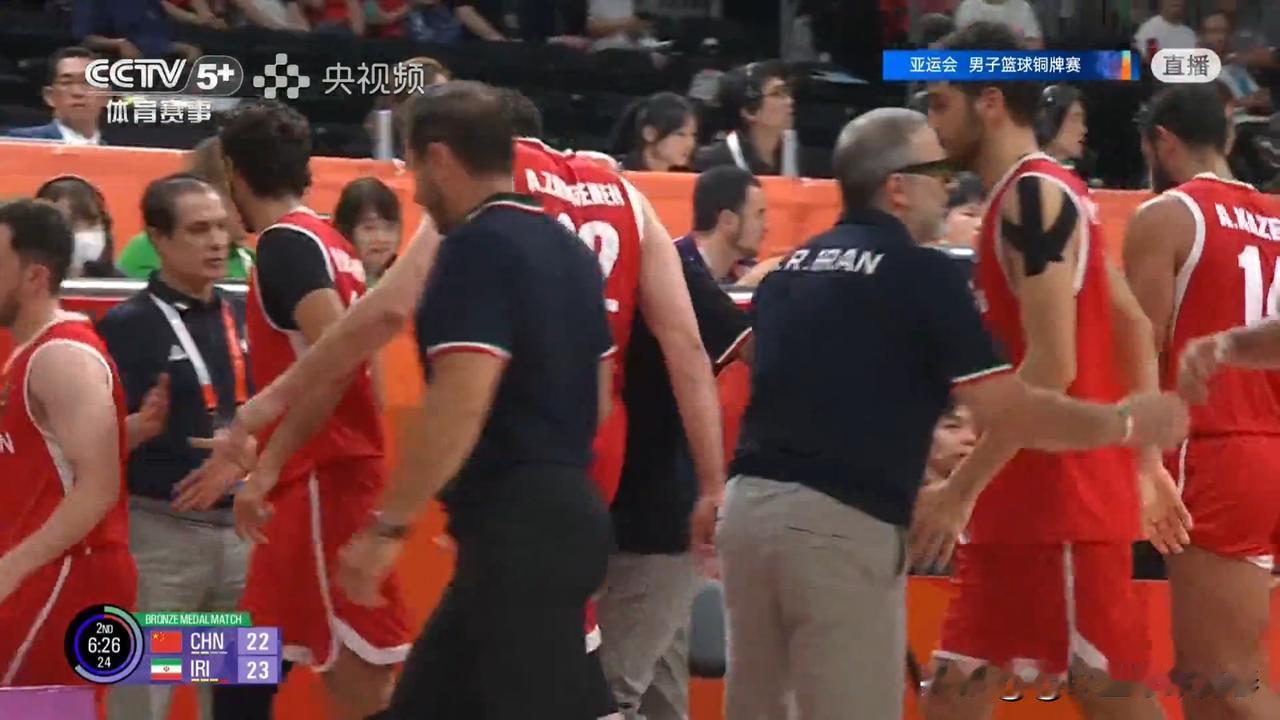 中国男篮:太累了！

亚运会男篮铜牌战，中国男篮对阵伊朗的比赛，第二节剩下6分钟