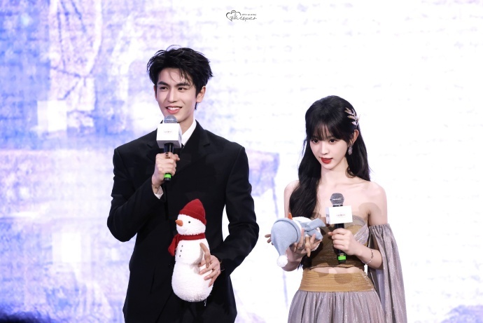 张泽禹粉丝发的张凌赫田曦薇 张泽禹粉丝愚人节发的张凌赫田曦薇逐玉饭拍~田作之赫上