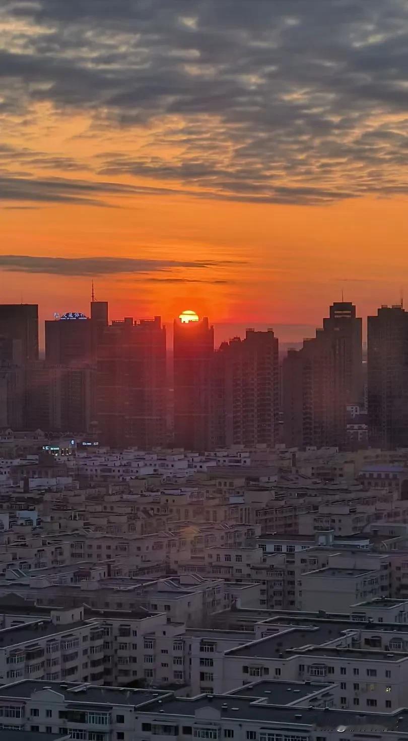 他离开后，越扒越干净，全世界都恨自己，爱他爱的太晚。
刷到他买200元的羽绒服，