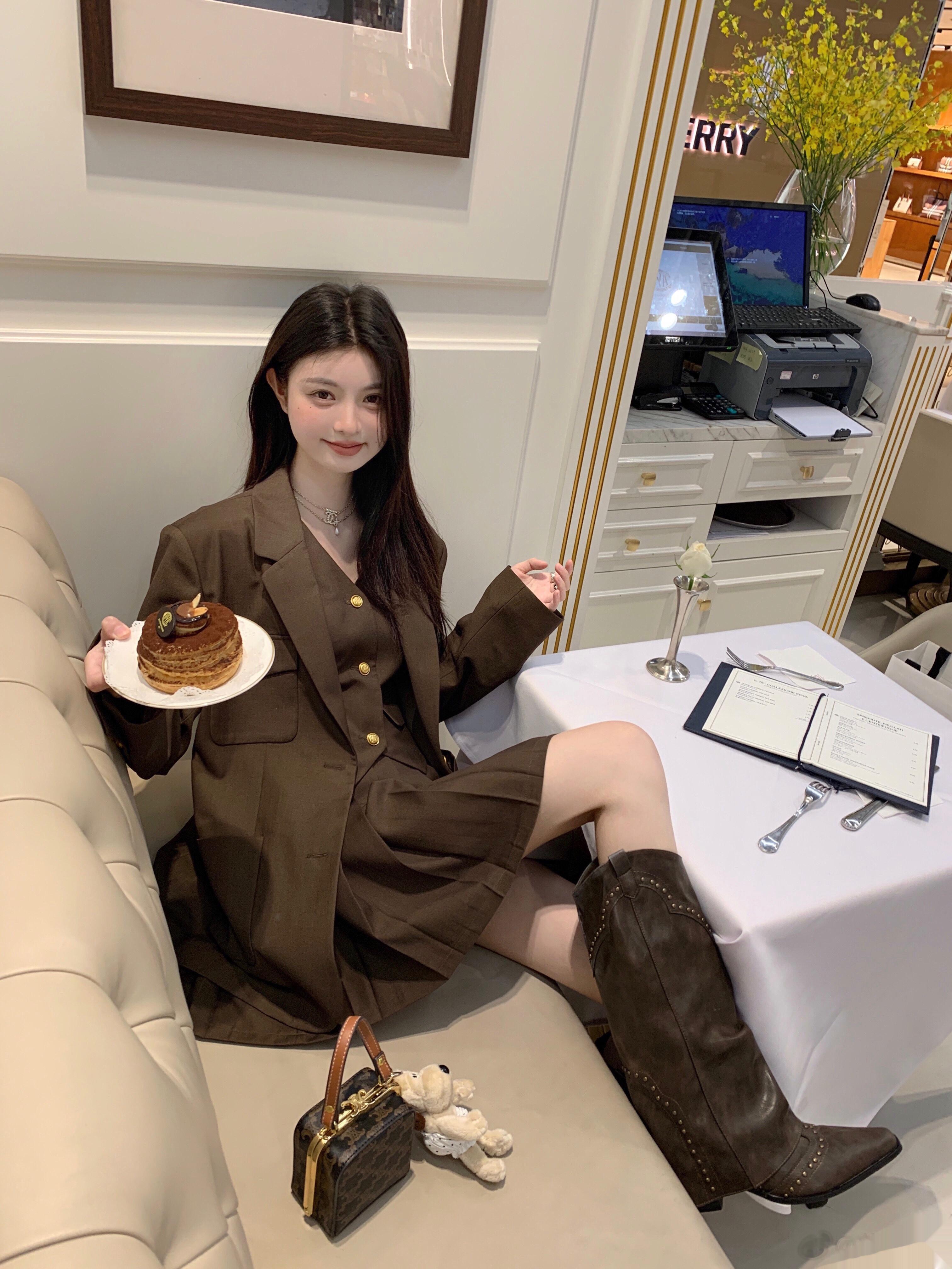 碰瓷元英妹妹🥰 ​​​