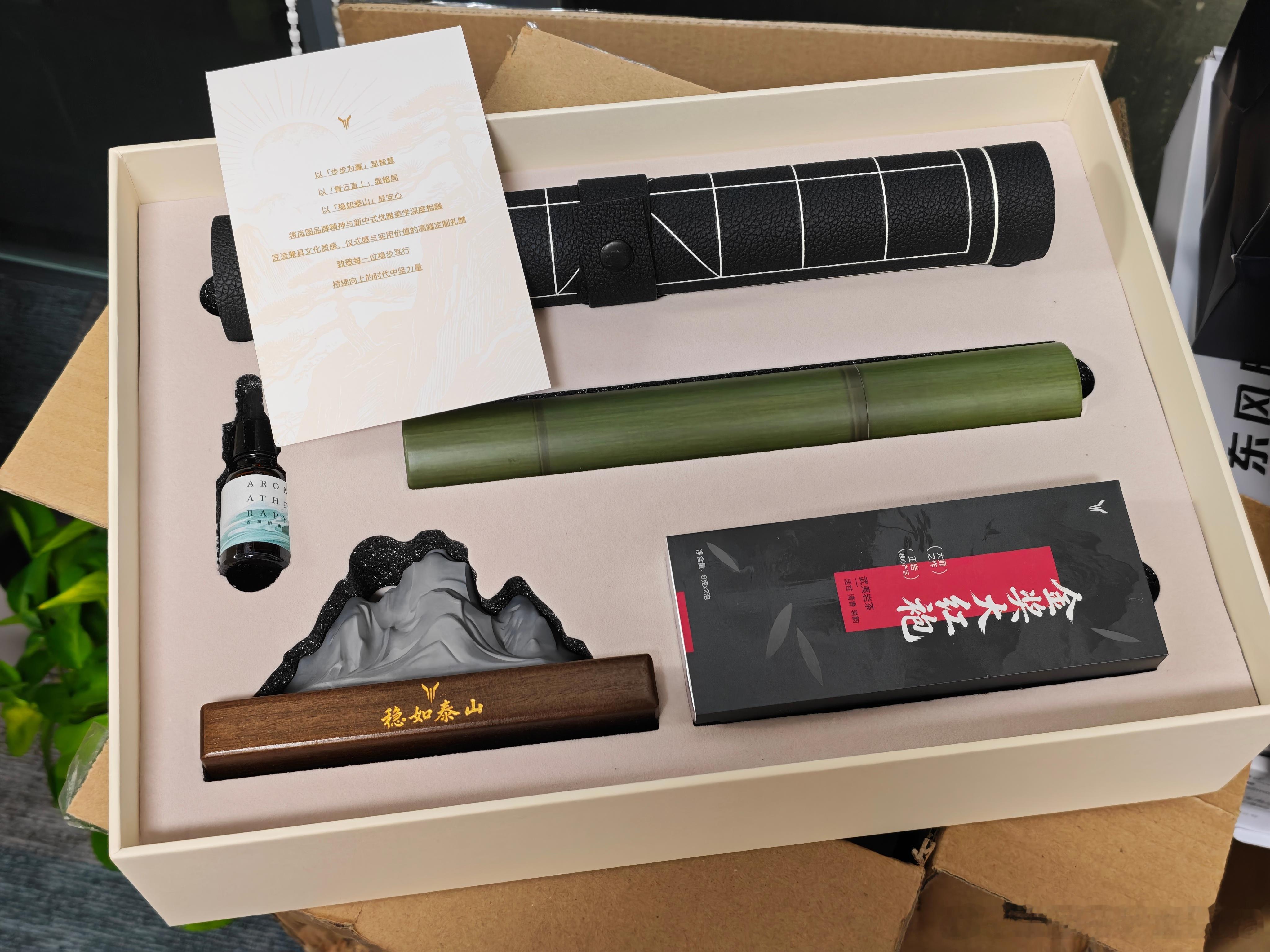 一回公司就被办公室快递惊到了，拆了一半，大众直接送了一个碳烤炉，以后拿出去露营。