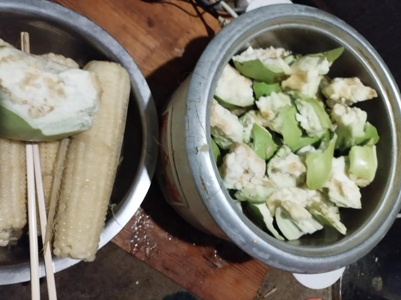 现在老伴一炖茄子，我就想吃嫩茄子中间的部分。

觉得嫩茄子那个心儿特别的好吃啊。