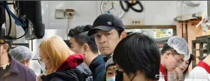 胡歌李沁新剧导演黄磊胡歌李沁人间有味来了  黄磊执导年代大剧《人间有味》，胡歌李