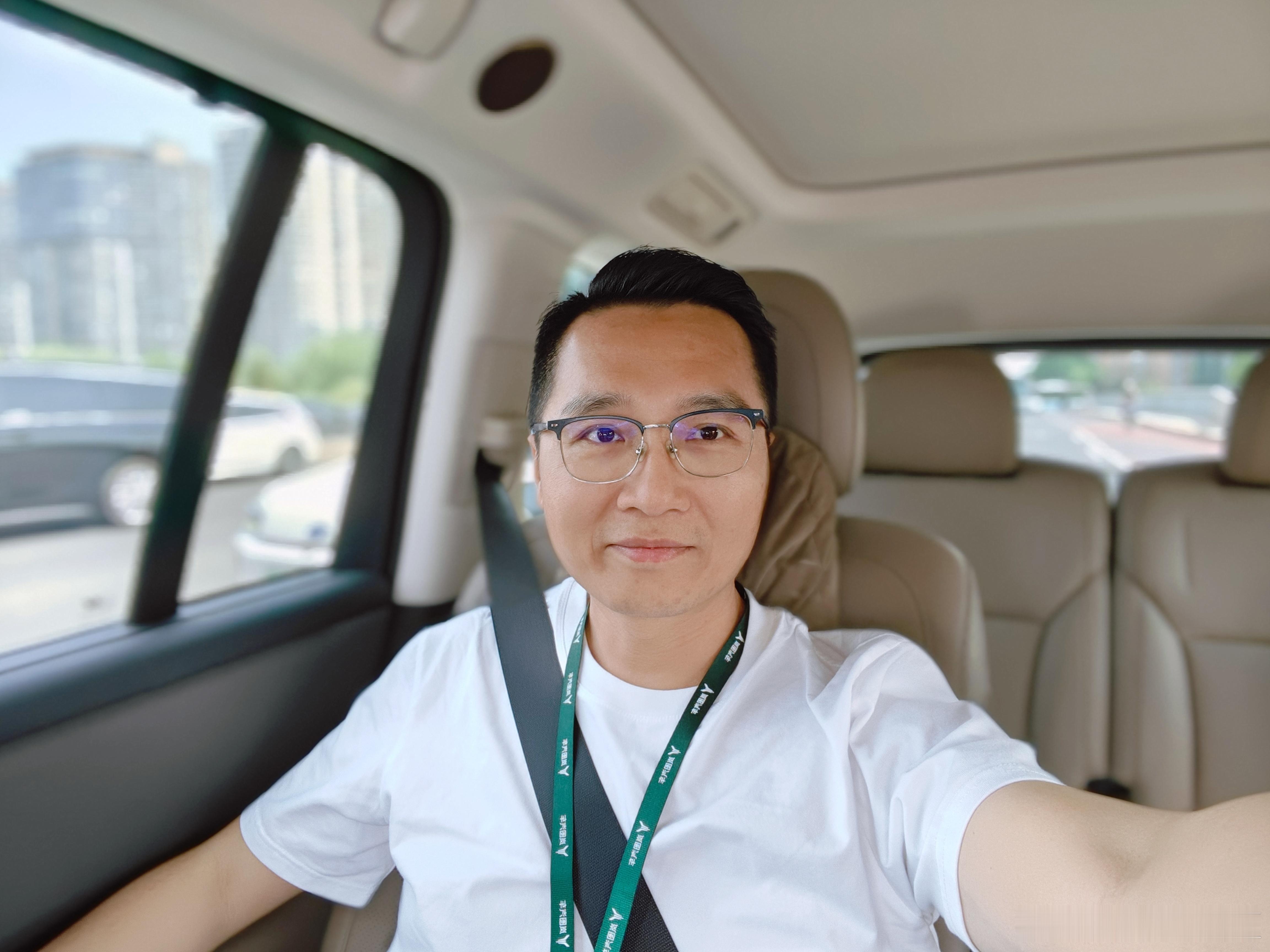 大家早上好！来北京出差，烤鸭和炸酱面必须安排上，还有香椿炒鸡蛋也不错，出差越多越