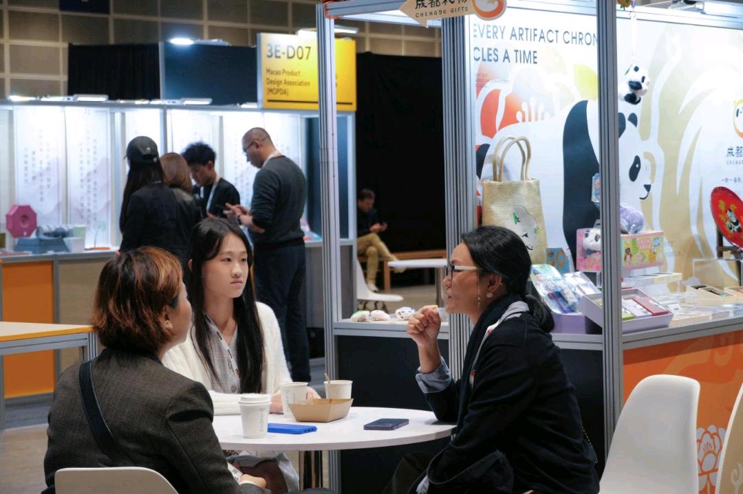 “成都礼物”亮相2025香港DesignInspire创意设计博览会 以设计为桥展天府文化新生