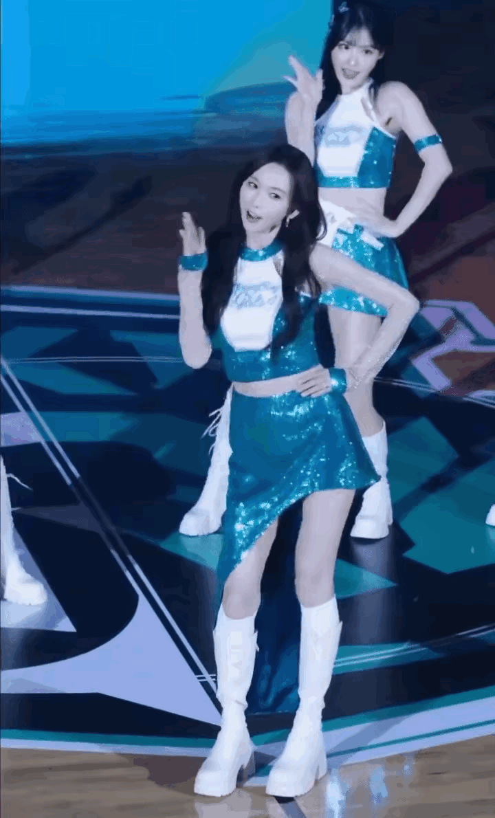 51岁，别人大多已到了当奶奶带孙儿的年纪，志玲姐姐却依旧有着20岁的容颜。这曼妙