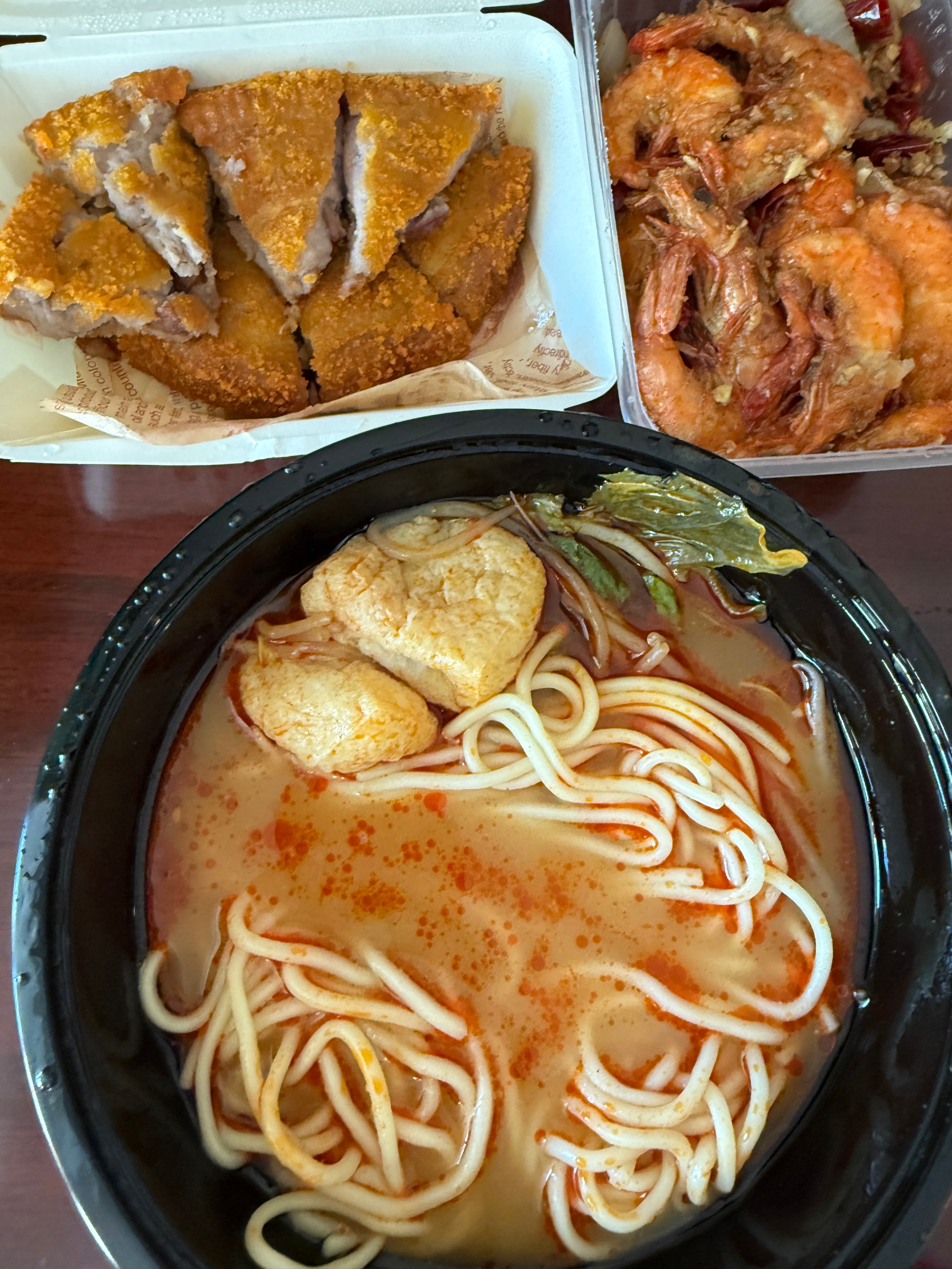 晚上好大家推荐的沙茶面和芋泥香酥鸭！吃了吃了今天小卷长胖了吗