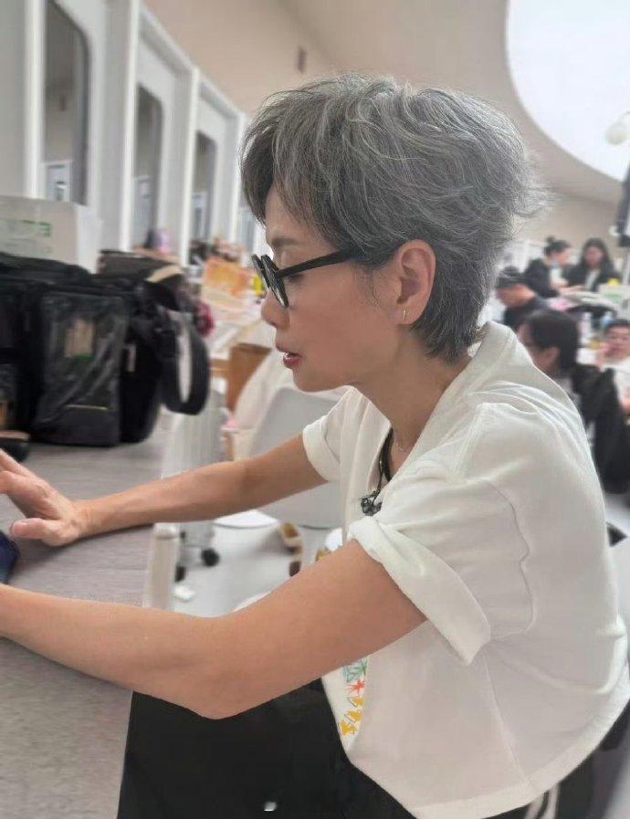 叶童[超话]叶童三公第一乘风2025第四次分组叶童姐姐三公个人乘风值排名第一，完