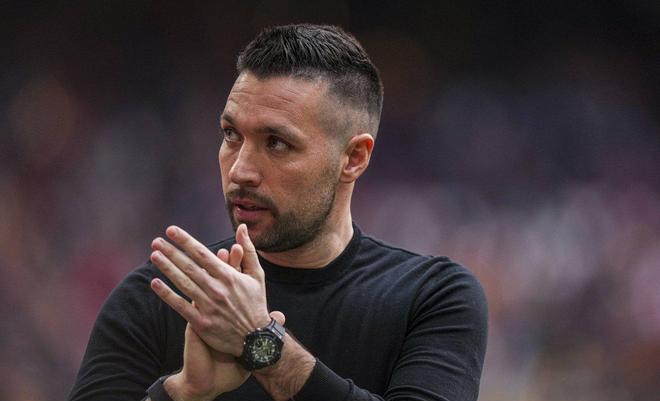 波尔图15胜1平，法里奥利这是要封神啊！
我的天，葡超这赛季简直成了波尔图的独角