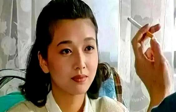 2002年拍《完美夏天》时，杨志刚还是刚入行的新人，第一次和江珊拍亲密戏，紧张得