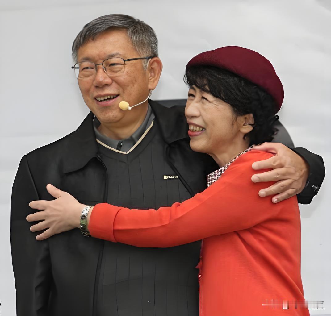 陈佩琪交给柯文哲新任务，让柯文哲写一本回忆录，还帮柯文哲想好了书名叫《我在狱中的