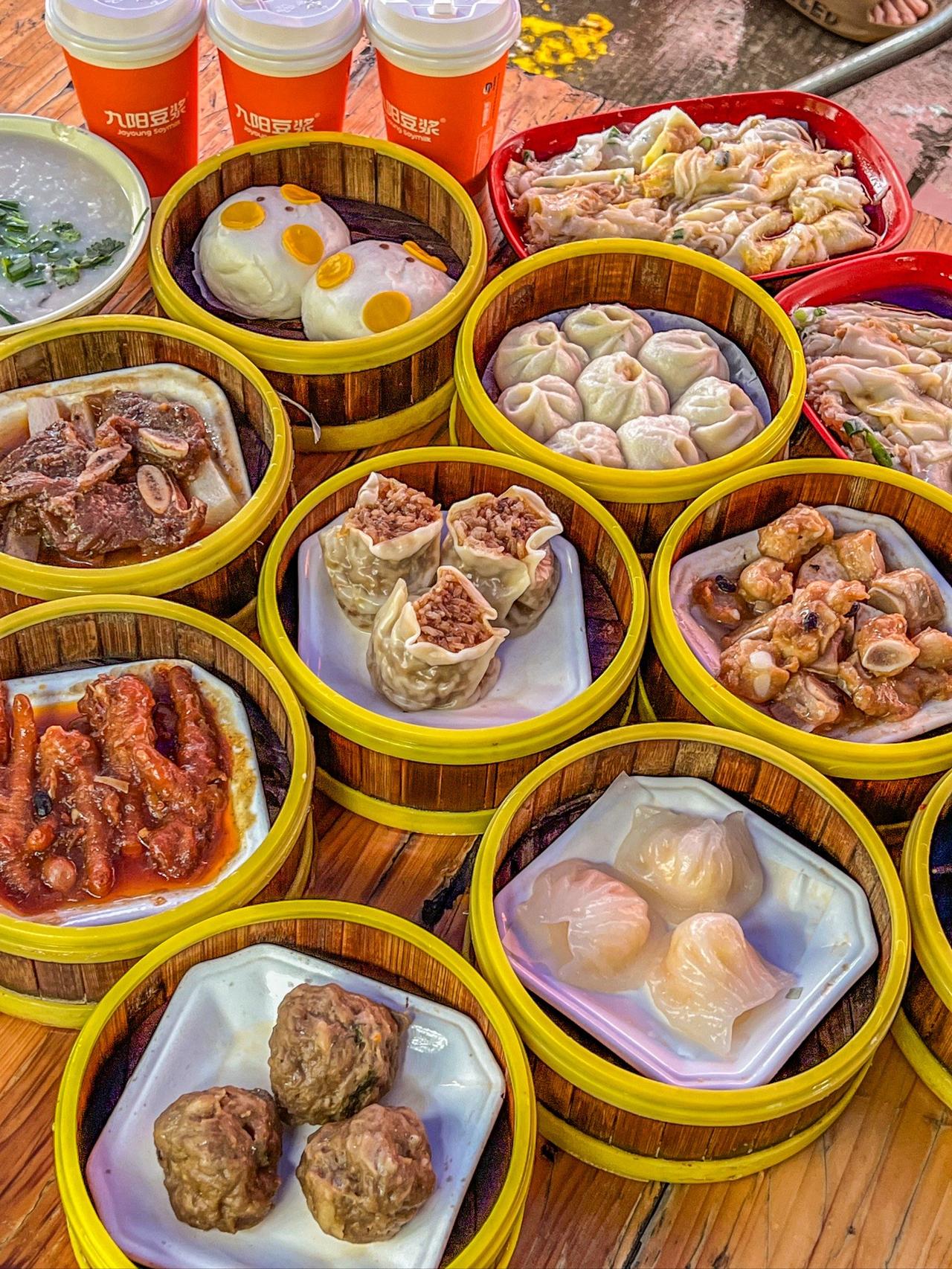 大家去酒店吃过自助早餐不，那些包子，馒头，蒸饺等等，是不是都是半成品，加热一下就