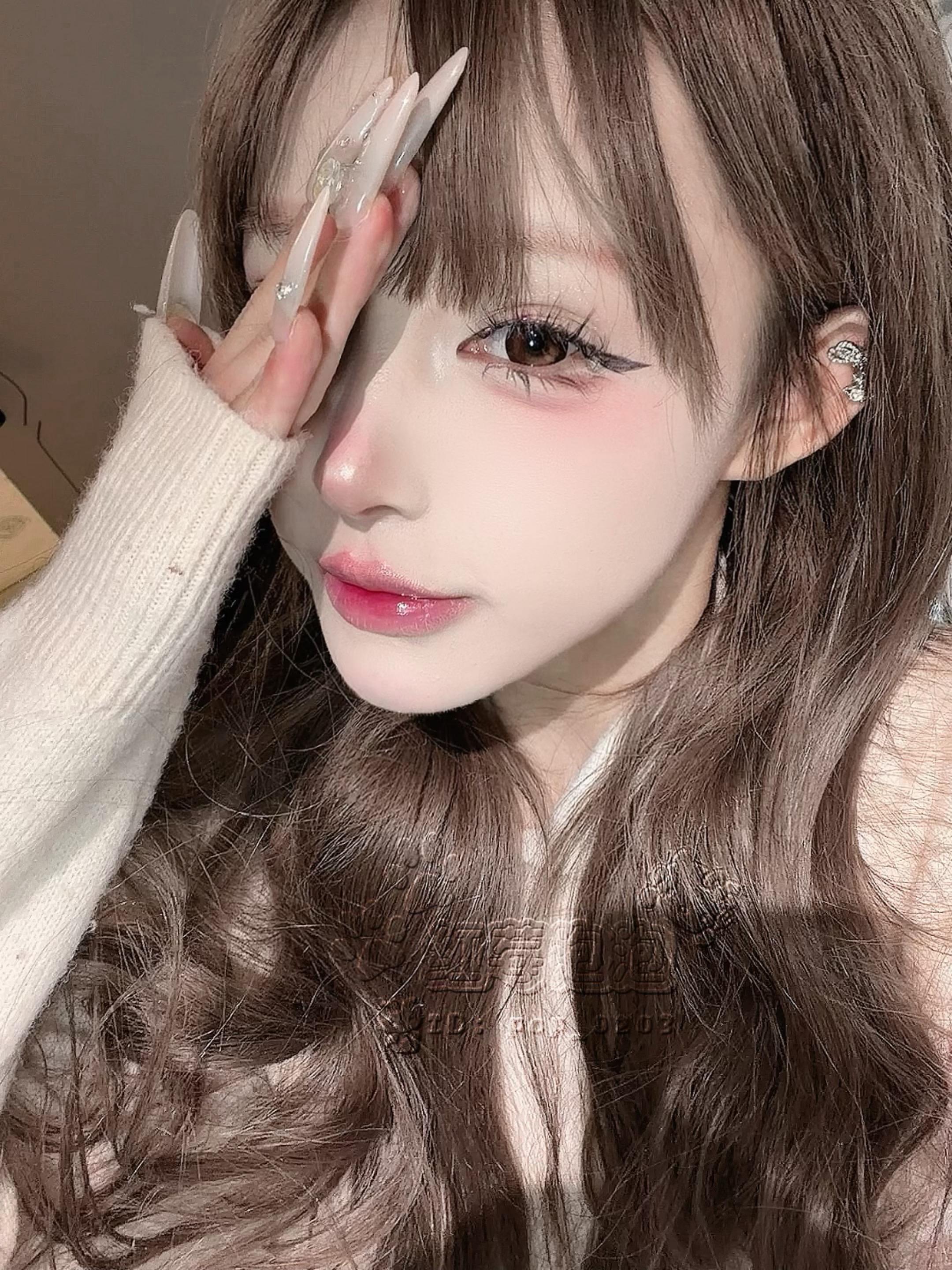 上吊上到一半 又把脖子拿出来了 有点怕痒哈哈