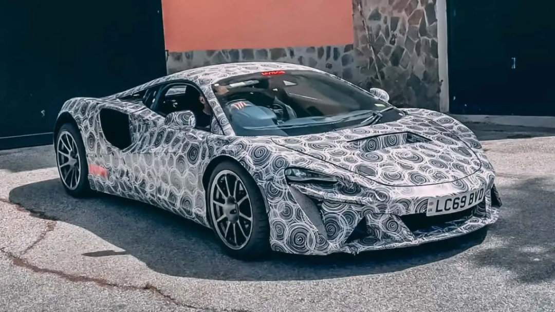 车市热门[超话] 来自NCars YouTube频道的最新视频显示，迈凯伦正在测