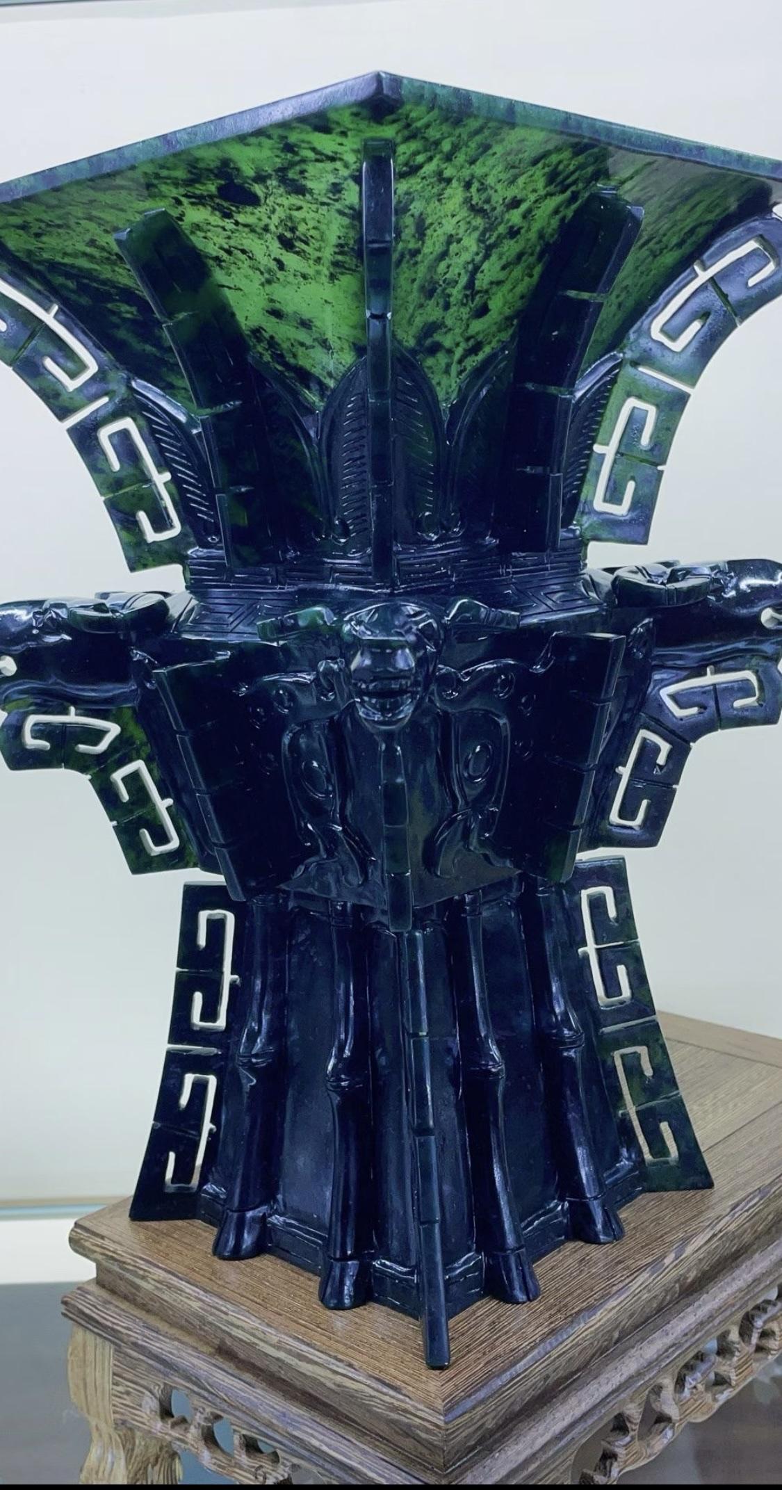 唐代诗人王瀚写的“葡萄美酒夜光杯，欲饮琵琶马上催。醉卧沙场君莫笑，古来征战几人回