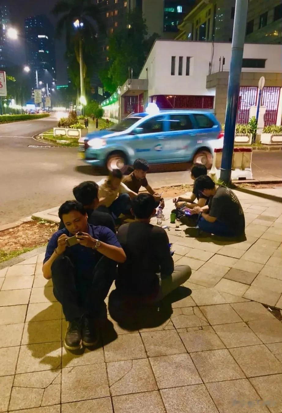 今年，为什么钱比去年更难赚了？不扯宏观，实实在在的6点原因:

1.产能过剩、实