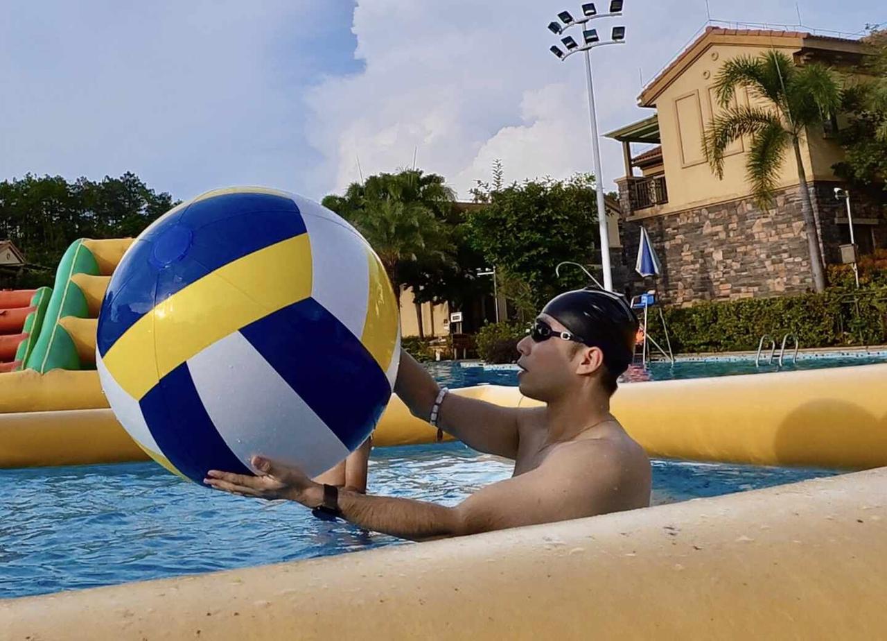 夏天就应该在水里打球
夏天就要下水玩 标记我的玩水地图 夏天就要去游泳 水上乐园