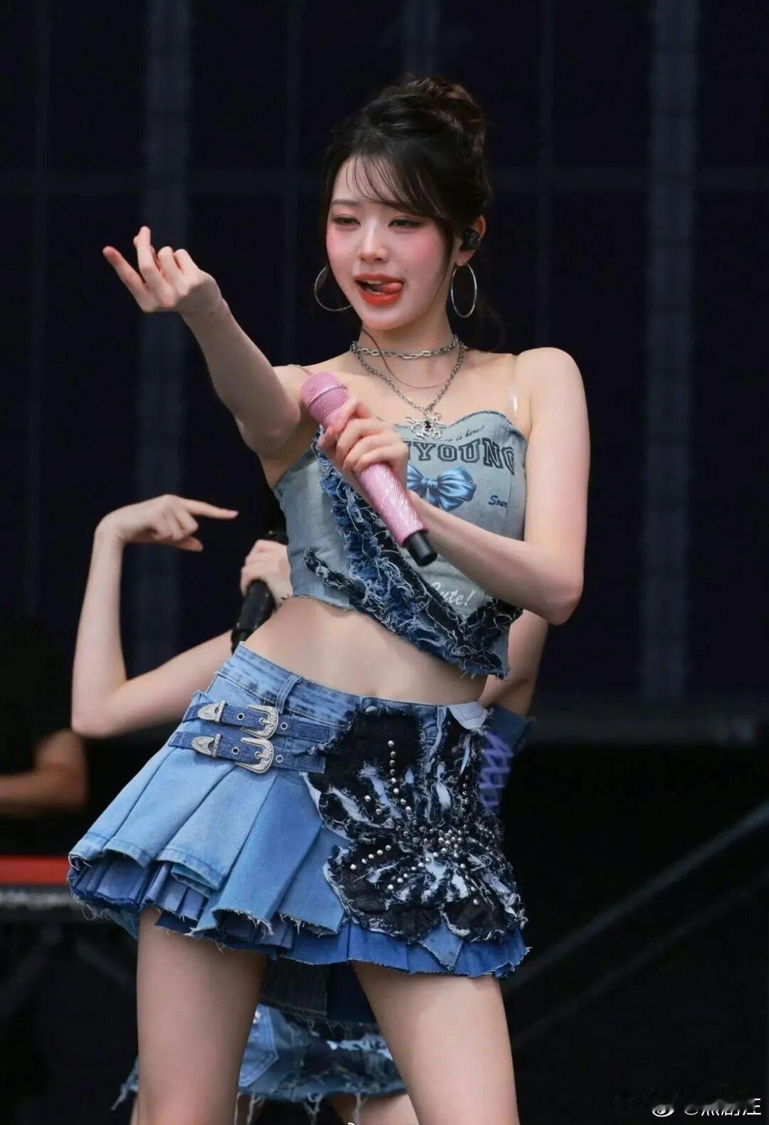 张元英感觉风格越来越像Lisa 