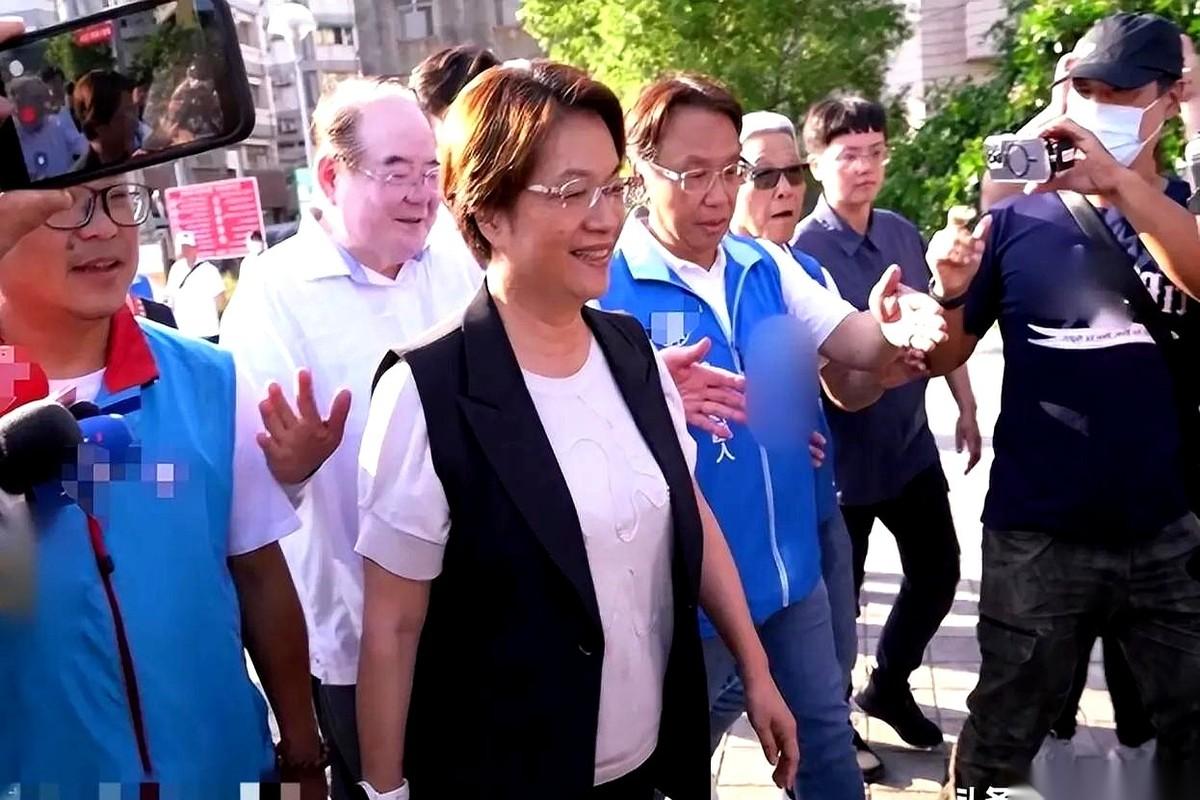 彰化这场选战的最新民调一放出来，明面上是陈素月领跑，背地里却把底牌露了个精光。