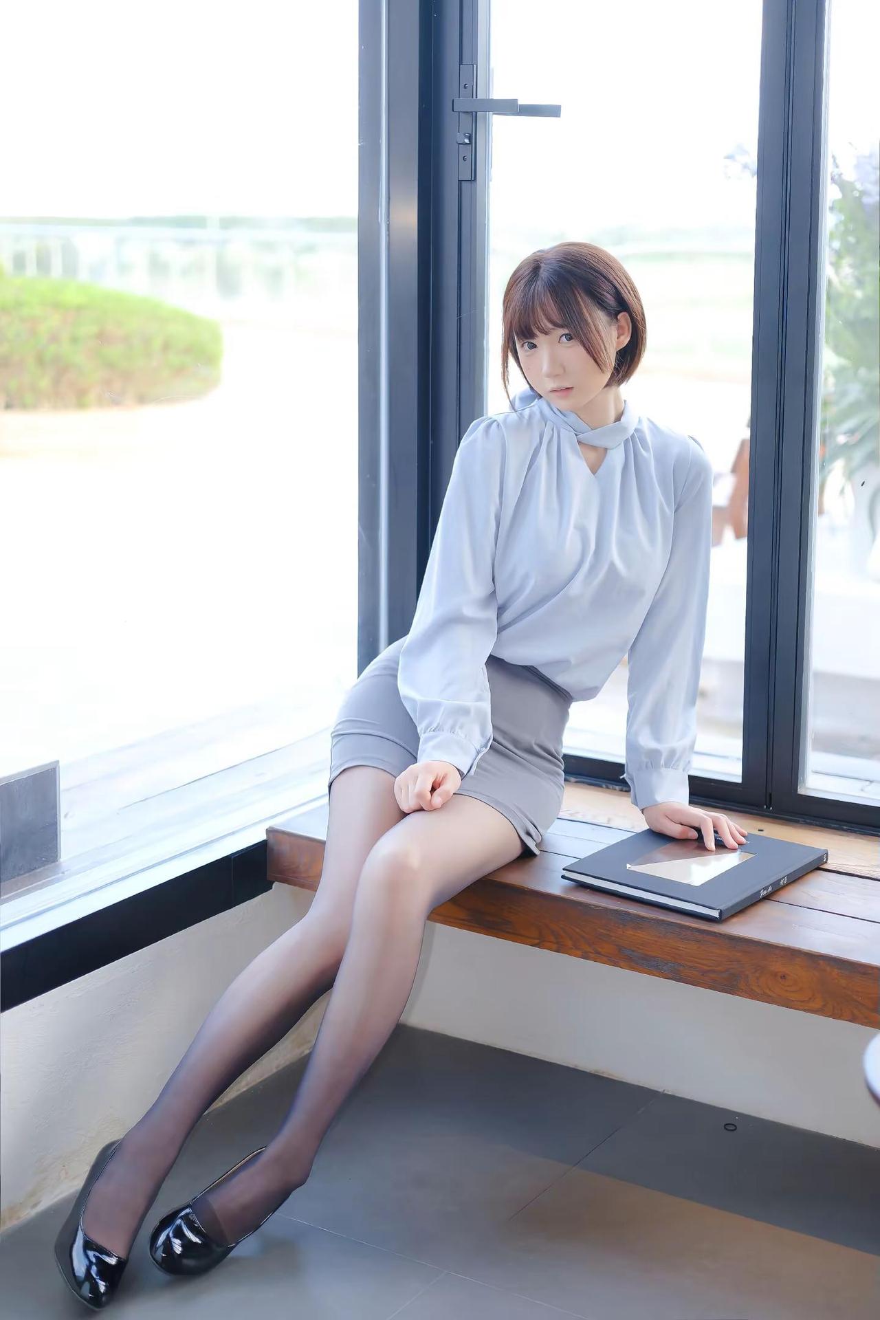 下班我送您吧。秘书穿搭 ol穿搭 美女 日系
