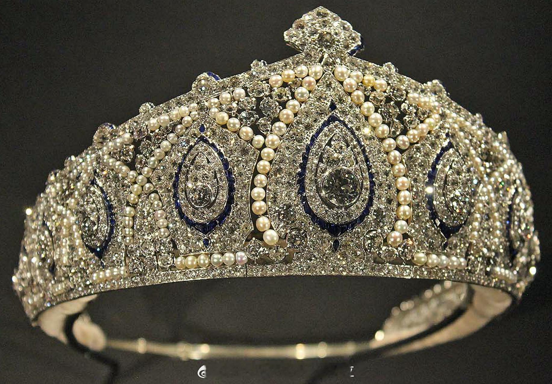 #珠宝#The Cartier Indian Tiara 这顶看着就沉甸甸地Ti